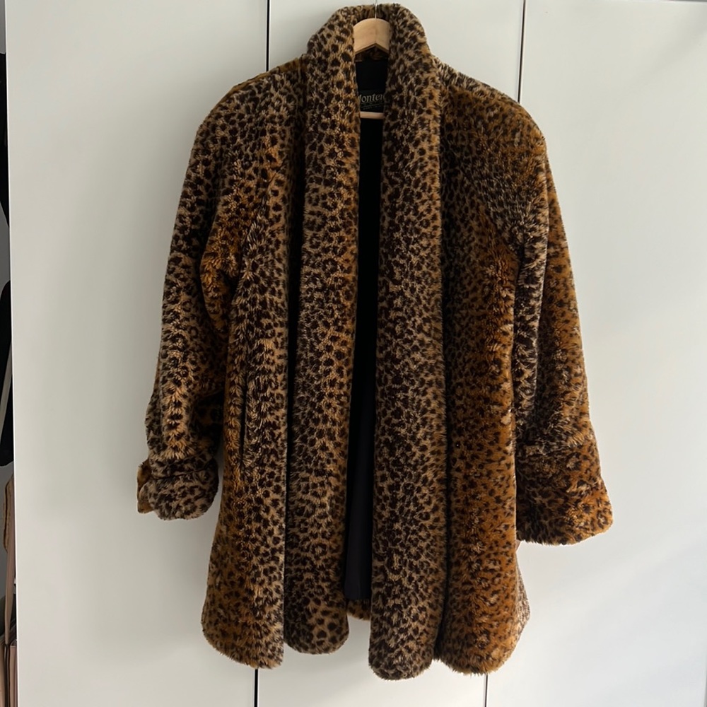 Monterey Fashions Cheetah Leopard Faux Fur Winter Coat vintage Medium Oversize